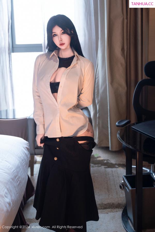   [XiuRen]高清写真图 2024.09.03 No.9106 陈芊儿 黑丝美腿第14张图片
